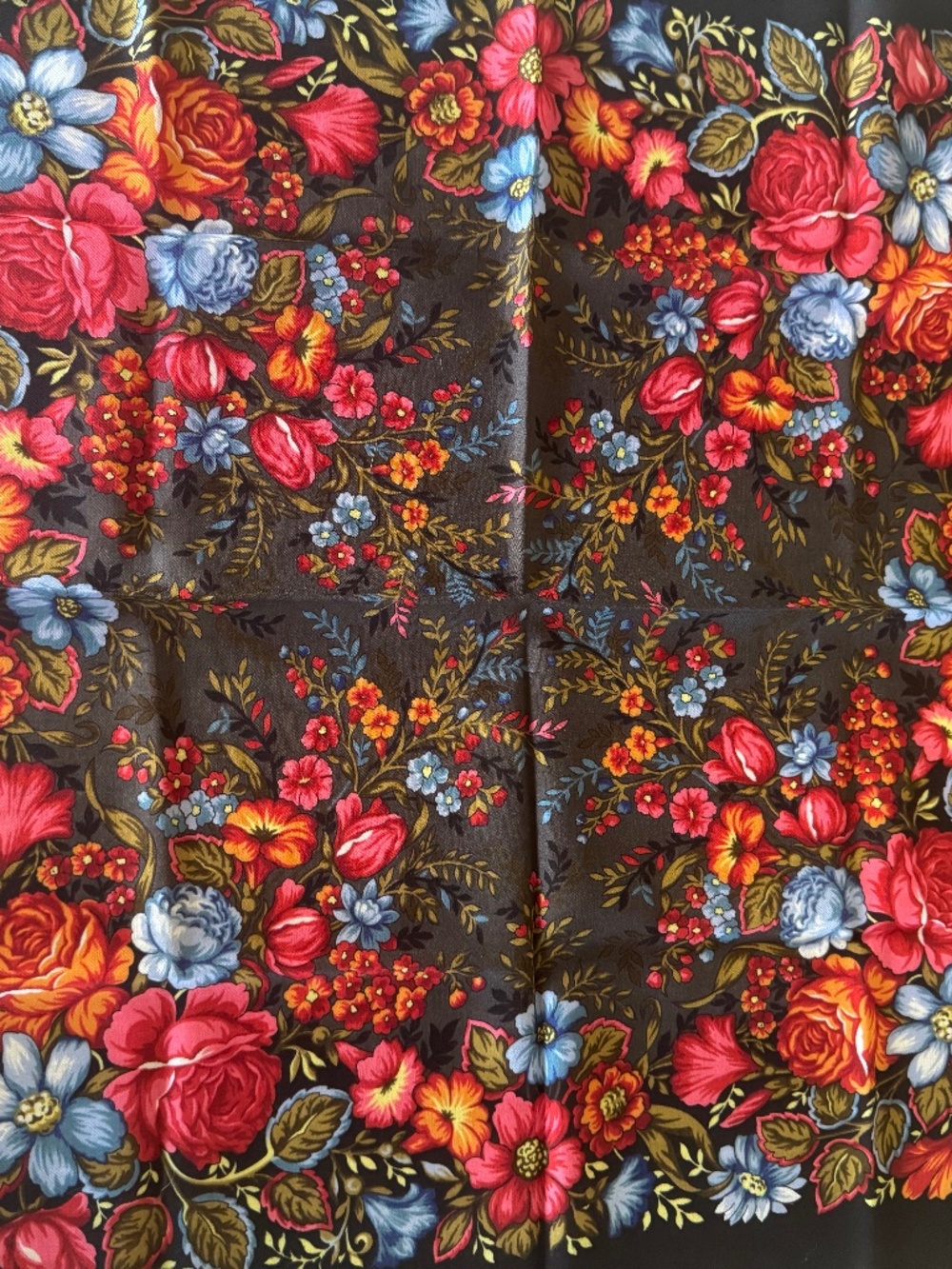 Pavlovo Posad Russian Floral Scarf 100% Wool 28” x 27.5” NWT